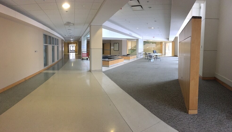 More Photos Of 901-934 Center St, Elgin Hospital For Sale