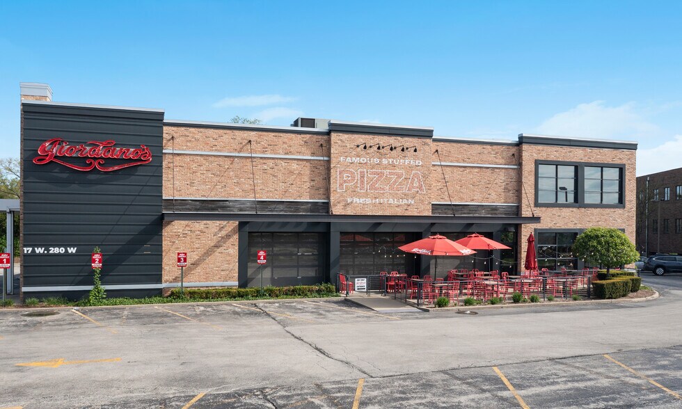 More Photos Of 17W280 22nd St, Oakbrook Terrace Restaurant For Sale