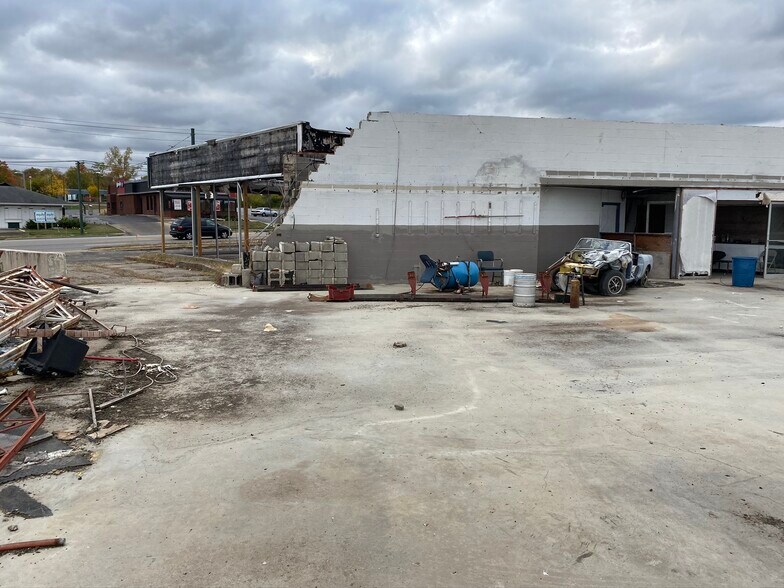More Photos Of 5020 N Main St, Dayton Auto Repair For Sale