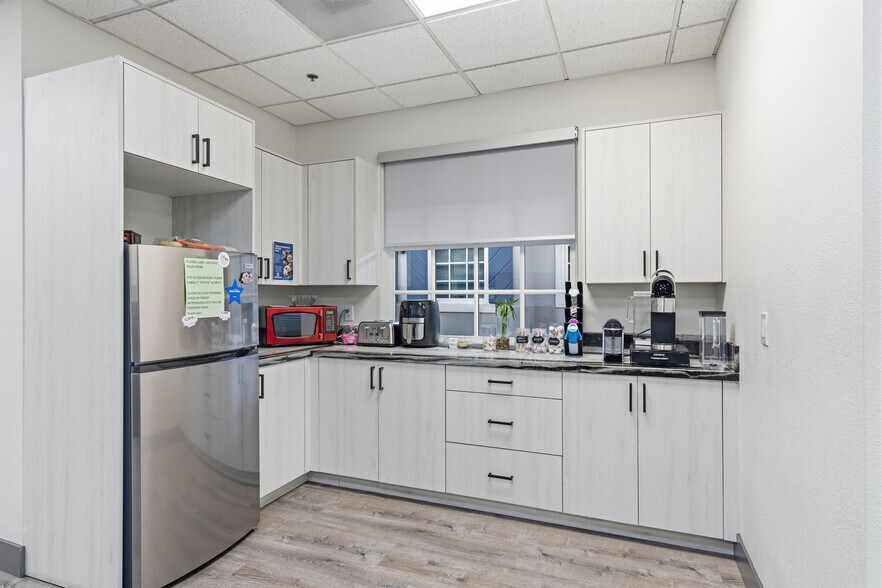 More Photos Of 3087 E Warm Springs Rd, Las Vegas Office For Sale