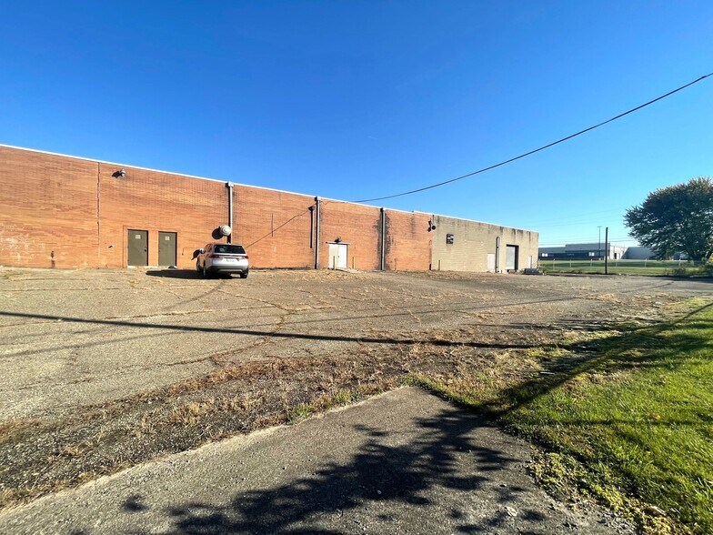 More Photos Of 3000 Atlantic Blvd NE, Canton Bar For Sale