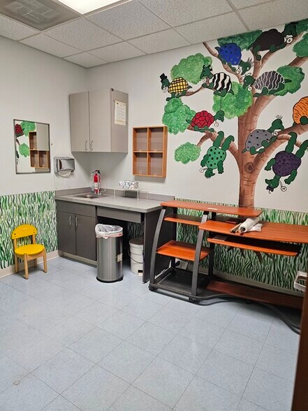 More Photos Of 4655 N Elston Ave, Chicago Healthcare For Lease