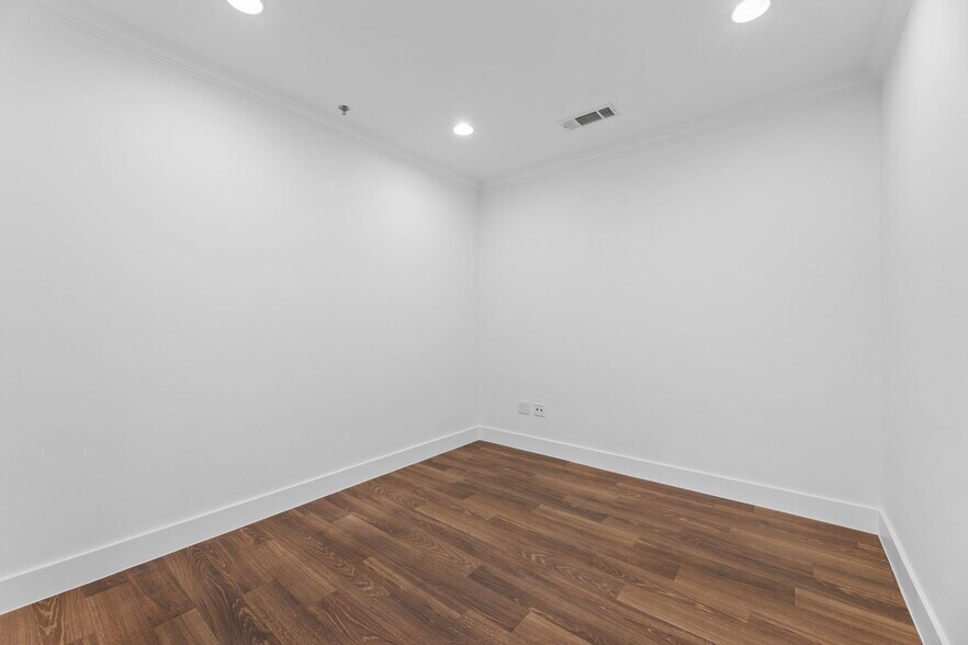 More Photos Of 2785 Rockbrook Dr, Lewisville Office For Sale