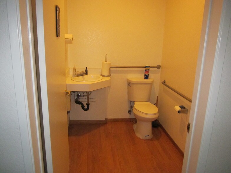 More Photos Of 68725 Ramon Rd, Cathedral City Auto Repair For Sale