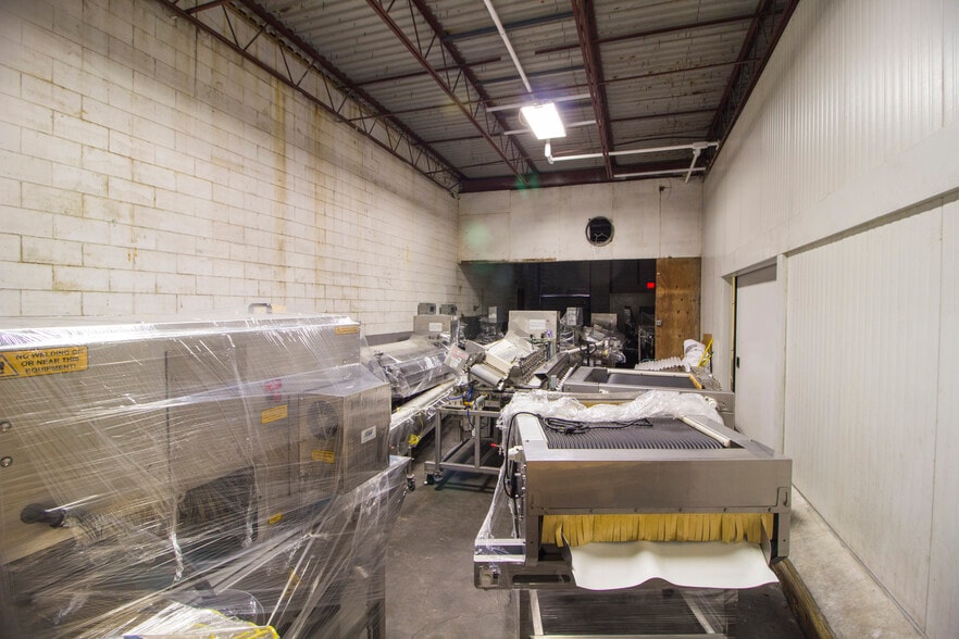 More Photos Of 1005 Snively Ave, Winter Haven Refrigeration Cold Storage For Sale