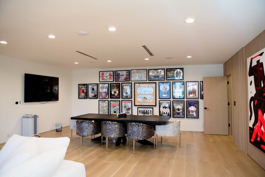 More Photos Of 648 N St. Andrews Pl, Los Angeles Loft Creative Space For Lease