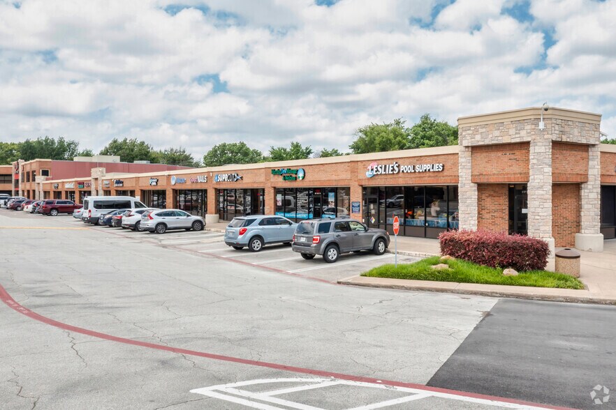 More Photos Of 1121 Northwest Hwy, Garland Storefront For Lease