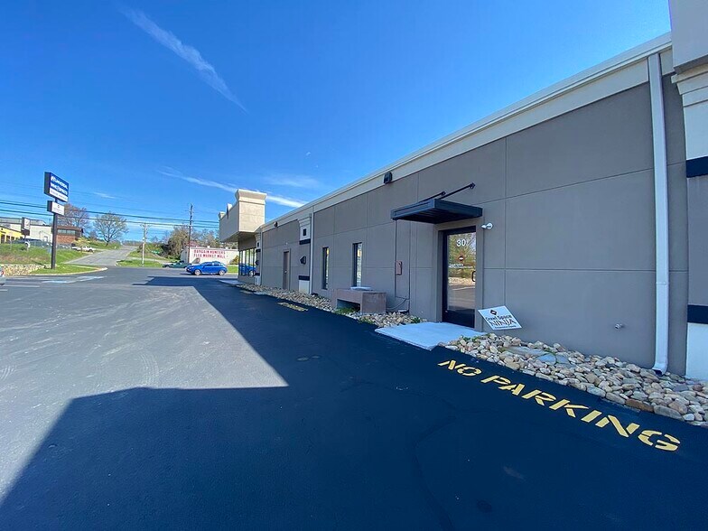 More Photos Of 2815 W Market St, Johnson City Freestanding For Lease