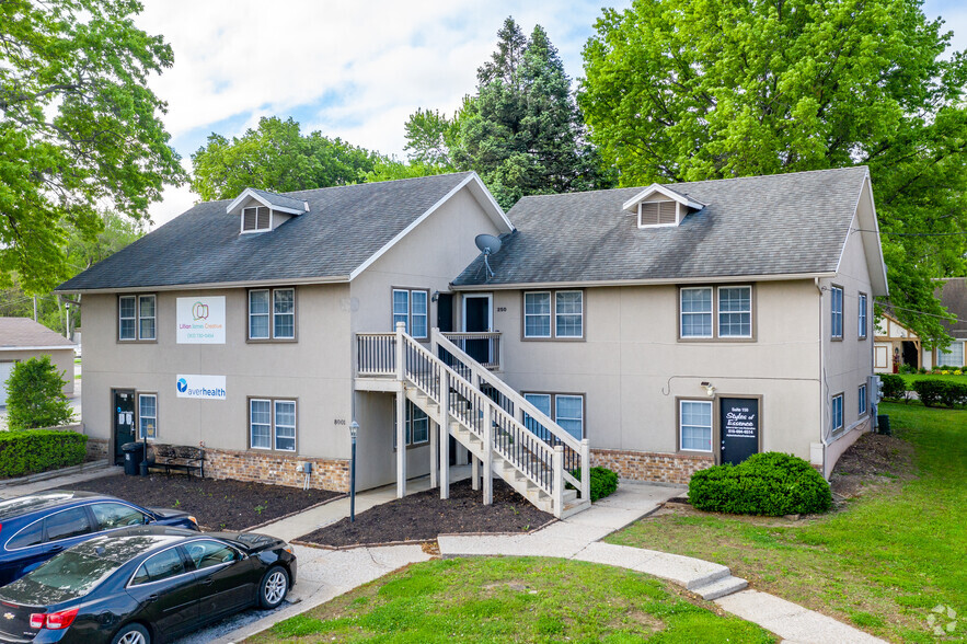 Primary Photo Of 8001 Shawnee Mission Pky, Shawnee Mission Office For Lease