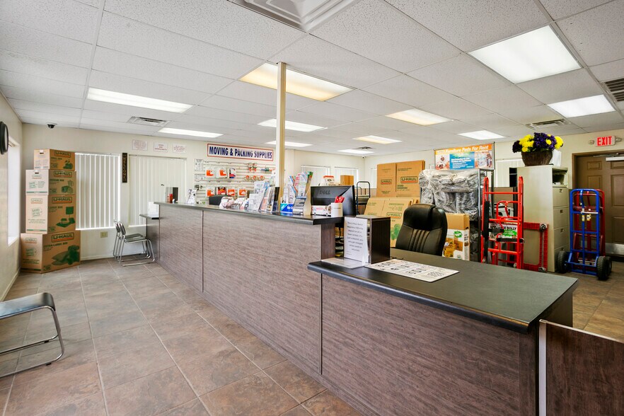 More Photos Of 13551 W Glendale Ave, Glendale Self Storage For Sale