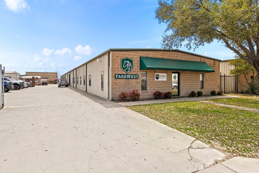 More Photos Of 108 Commercial Pl, Schertz Warehouse For Sale