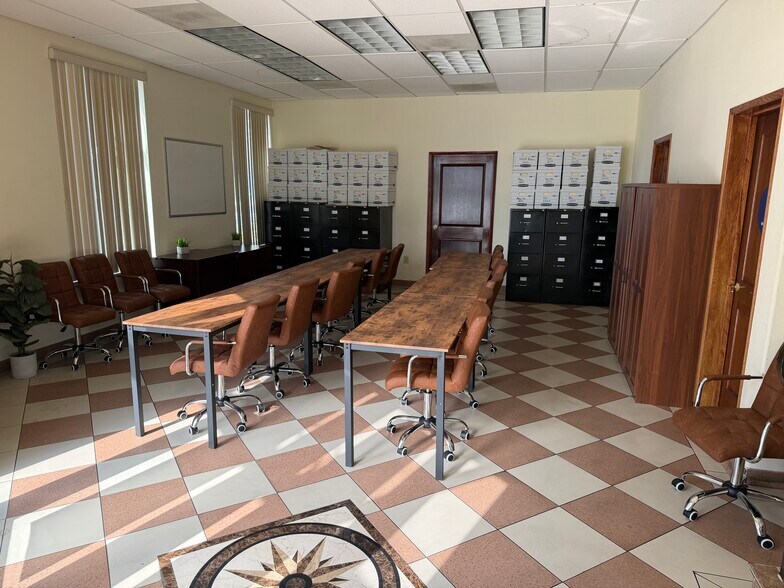 More Photos Of 801 N Ross St, Santa Ana Office For Sale