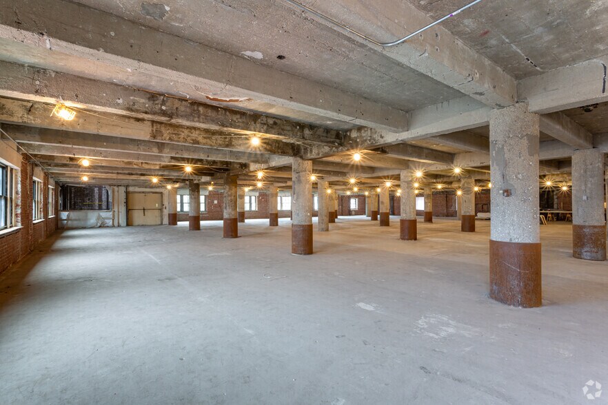 More Photos Of 1729 Grand Blvd, Kansas City Office For Lease