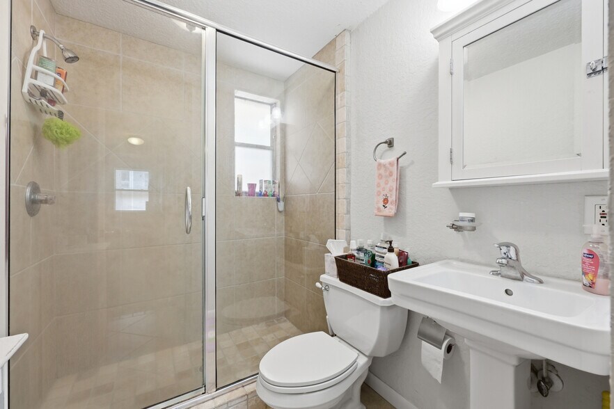 More Photos Of 218 19th Ave N, Jacksonville Beach Apartments For Sale