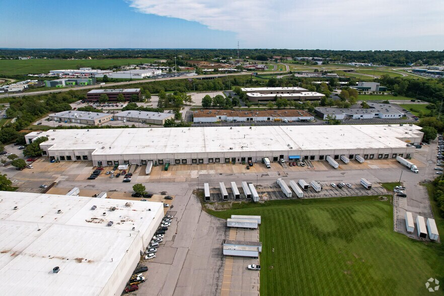 More Photos Of 11401-11445 Moog Dr, Saint Louis Distribution For Lease