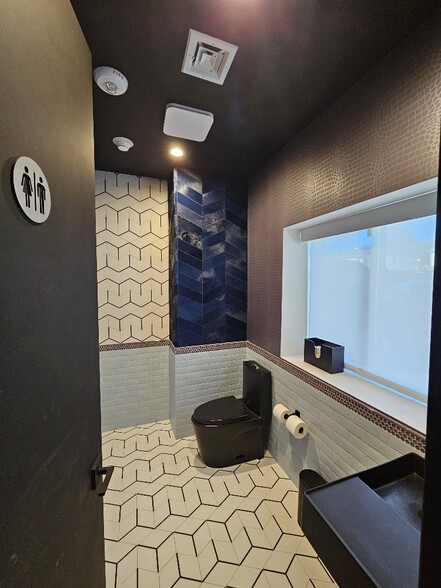 More Photos Of 183 Mineola Blvd, Mineola Medical For Sale