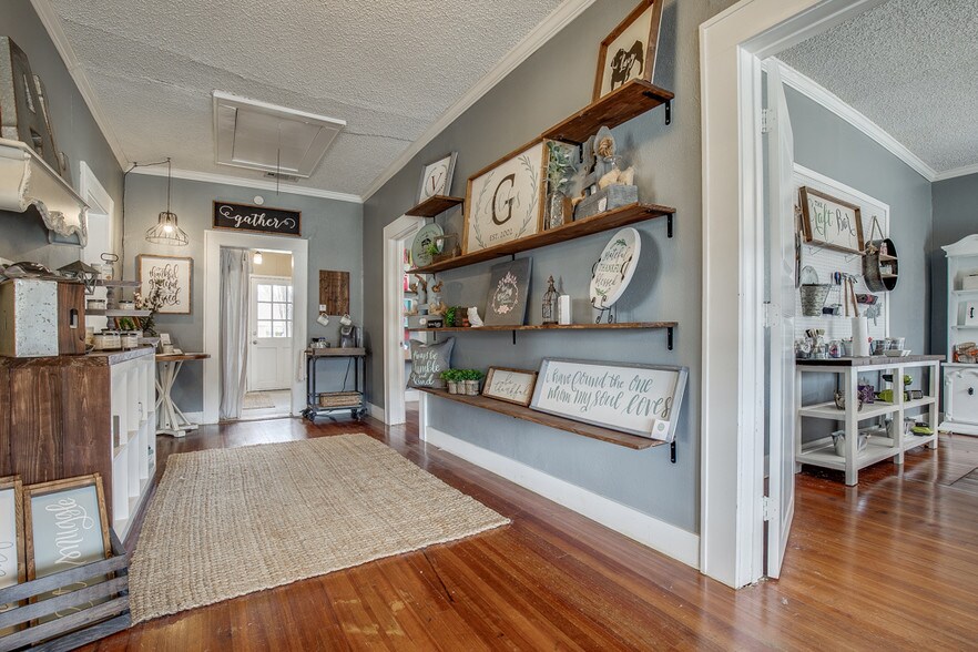 More Photos Of 207 Laurence Dr, Heath Office For Lease