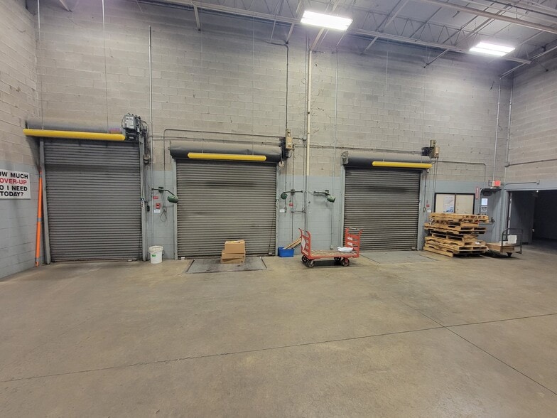 More Photos Of 2929 W Lathrop St, South Bend Warehouse For Lease