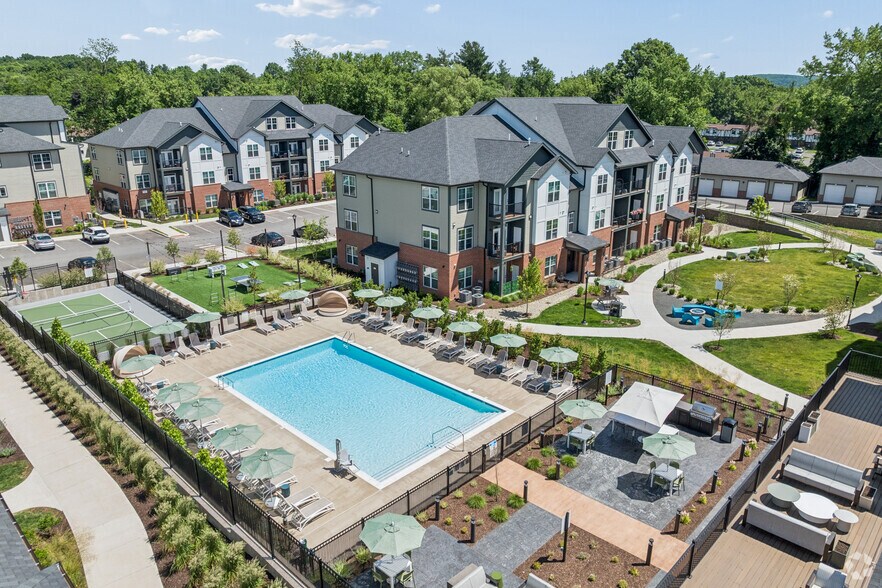 More Photos Of 2418 Main St, Rocky Hill Apartments For Lease