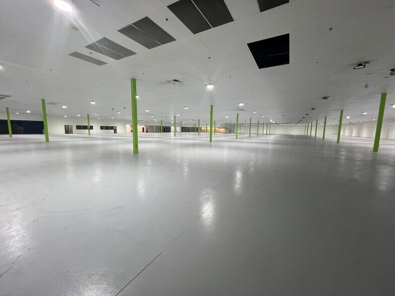 More Photos Of 615 S Monroe Ave, Mason City Warehouse For Lease