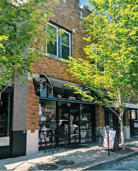 More Photos Of 17-21 E Center St, Fayetteville Storefront Retail Residential For Lease