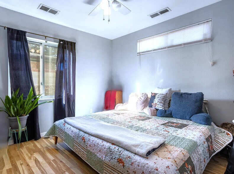 More Photos Of 9006 Woodland Ave NE, Albuquerque Specialty For Sale