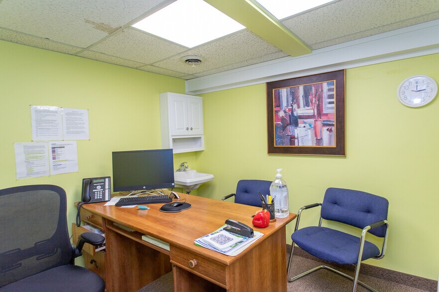 More Photos Of 1265 W Huron St, Waterford Medical For Lease