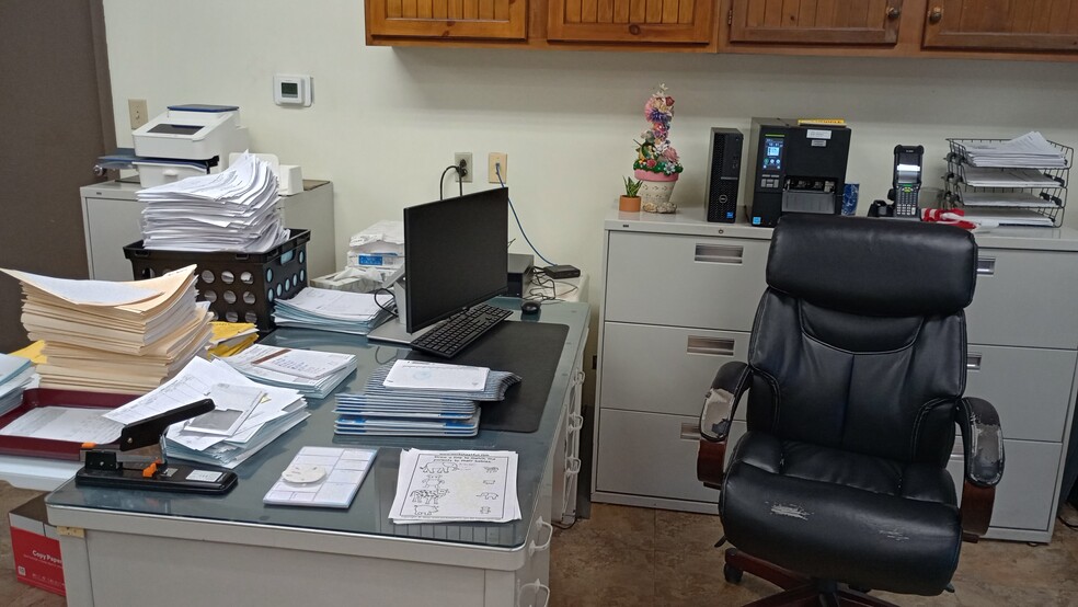 More Photos Of 520 W Kimberly Rd, Davenport Auto Dealership For Lease