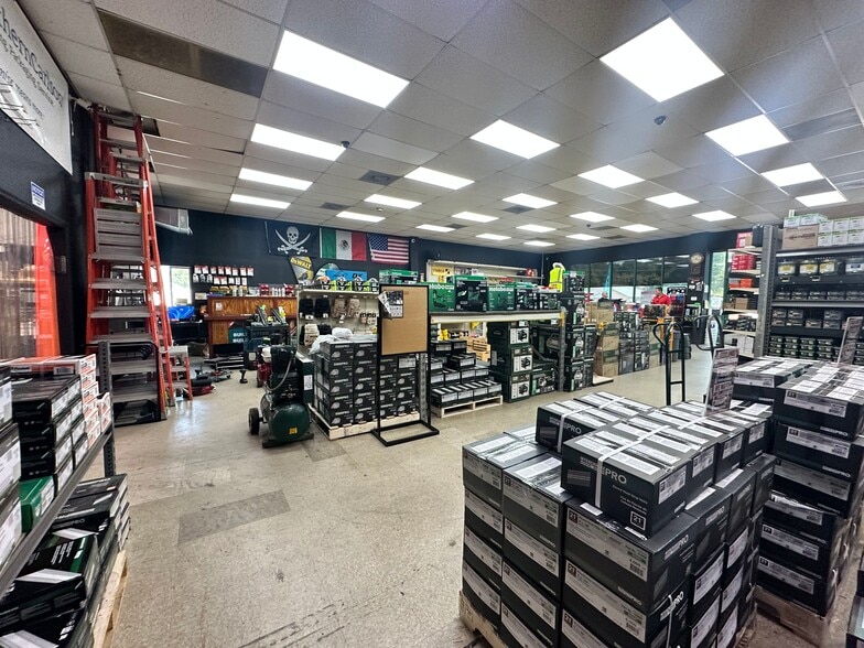 More Photos Of 306 Canton Rd, Cumming Freestanding For Lease