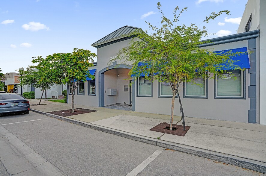 More Photos Of 2419 Hollywood Blvd, Hollywood Medical For Sale