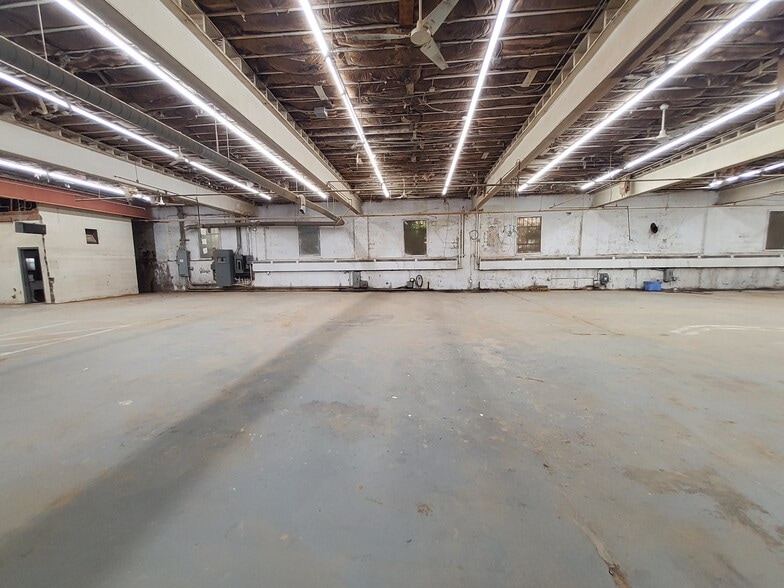 More Photos Of 141 Grove St, Meriden Manufacturing For Sale