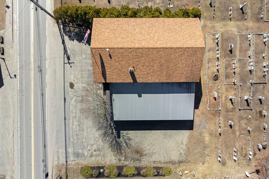 More Photos Of 1037 Wiscasset rd, Boothbay Flex For Sale