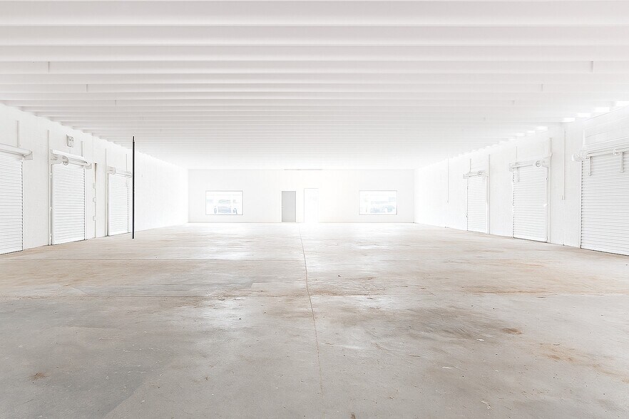 More Photos Of 661 NE 42nd St, Deerfield Beach Warehouse For Lease