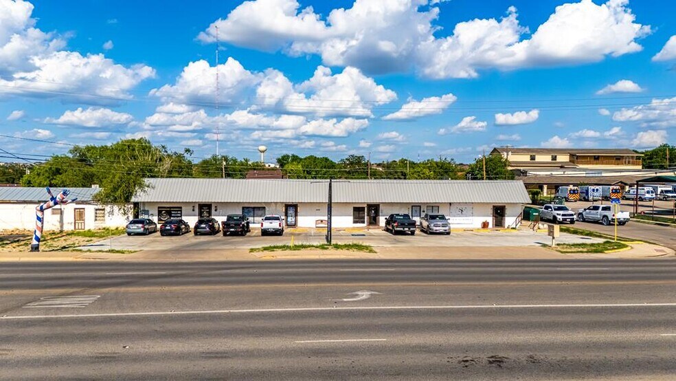 Primary Photo Of 2222 Del Rio Blvd, Eagle Pass Storefront Retail Office For Lease