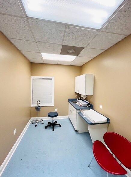 More Photos Of 172 Linden Dr, Winchester Office For Sale
