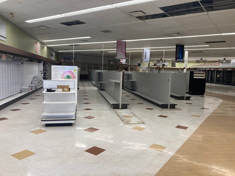 More Photos Of 214 Central Ave, Silver Creek Drugstore For Sale