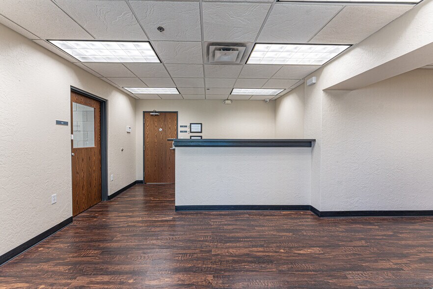 More Photos Of 1900 NE 36th St, Oklahoma City Office For Sale