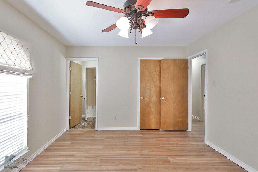 More Photos Of 2810 S 27th St, Abilene Office For Sale