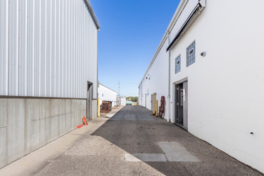 More Photos Of 5095 Crookshank Rd, Cincinnati Light Manufacturing For Sale