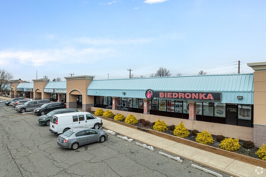 More Photos Of 1025 W St Georges Ave, Linden Storefront Retail Office For Lease