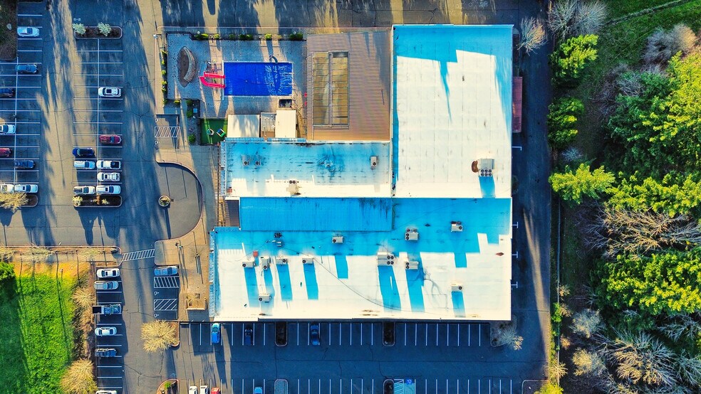 More Photos Of 37095 Us-26 Hwy, Sandy Health Club For Sale