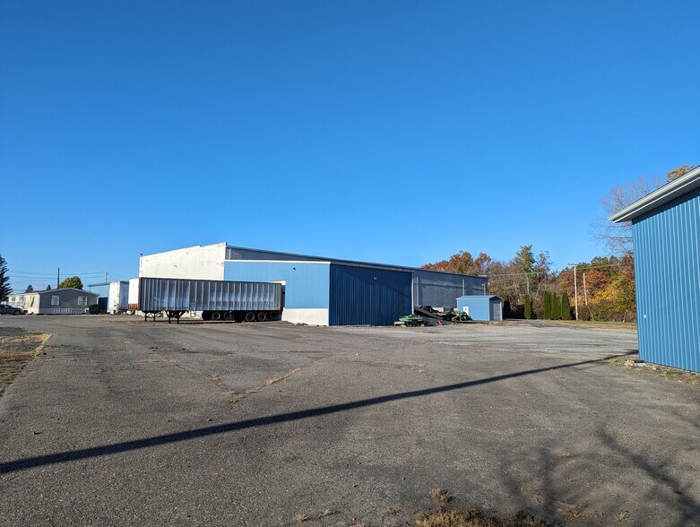 More Photos Of 5 Orchard Dr, Gardiner Warehouse For Lease