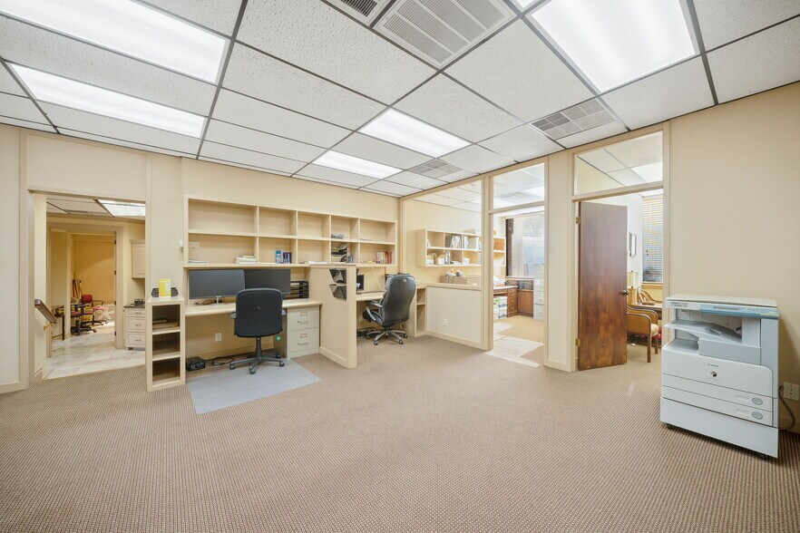 More Photos Of 10924 Vance Jackson Rd, San Antonio Medical For Lease