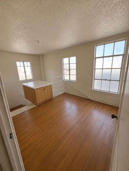 More Photos Of 1209 E Garfield Ave, Glendale Schools For Lease