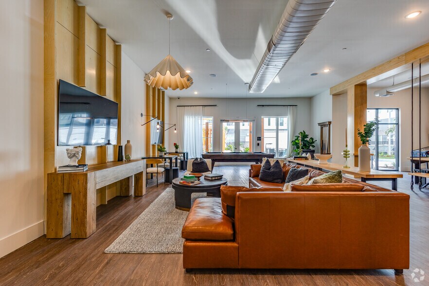 More Photos Of 1647 E Colonial Dr, Orlando Apartments For Sale