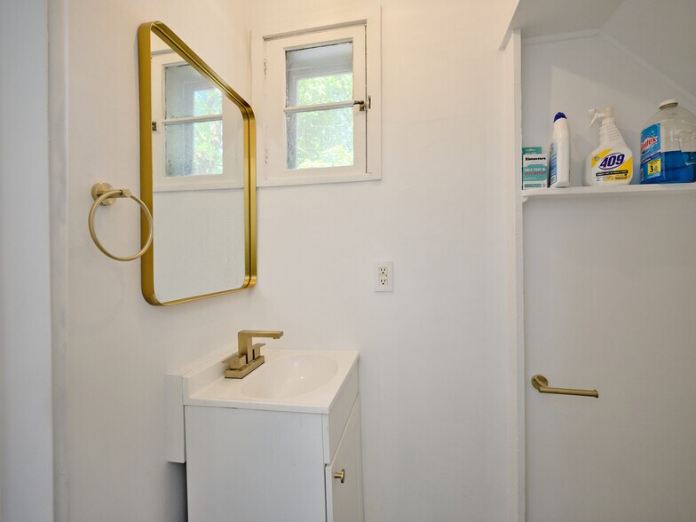More Photos Of 12-20 W Bridge St, New Hope Storefront For Sale