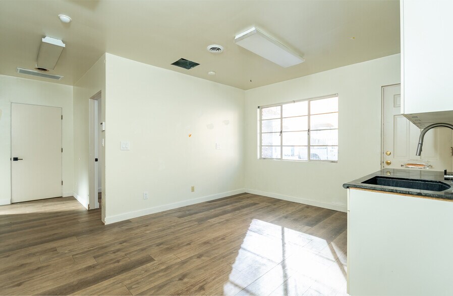 More Photos Of 2028 Lake Ave, Altadena Office For Sale
