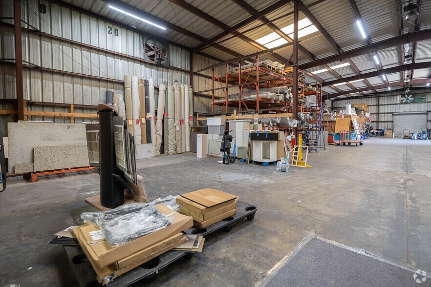 More Photos Of 619 Cassat Ave, Jacksonville Warehouse For Lease