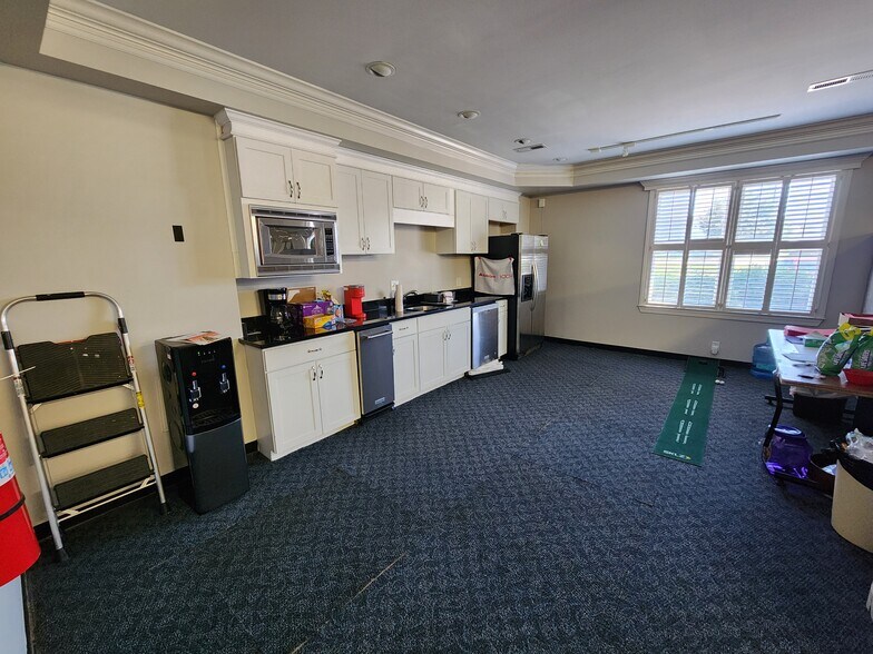 More Photos Of 7006 Pelham Rd, Greenville Office For Sale