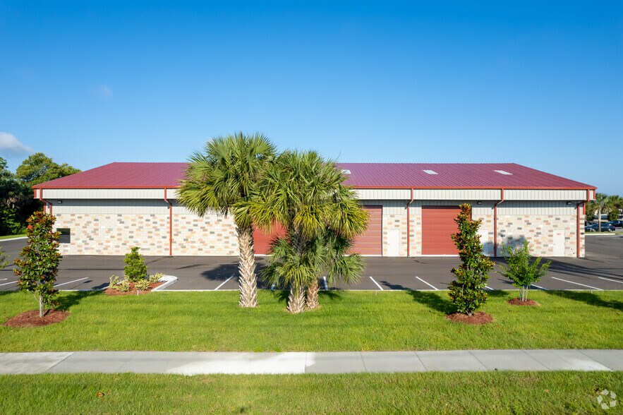 More Photos Of 200 S Hawthorne Ave, Apopka Warehouse For Lease